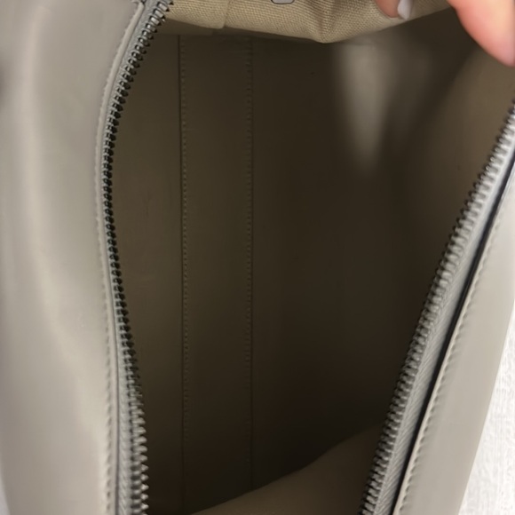 Givenchy Antigona soft medium leather satchel - Picture 8 of 13